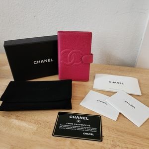 CHANEL Pink Caviar skin Agenda